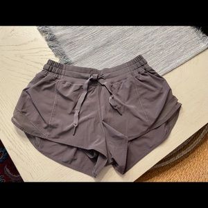 Lululemon Hotty hot shorts sz 6